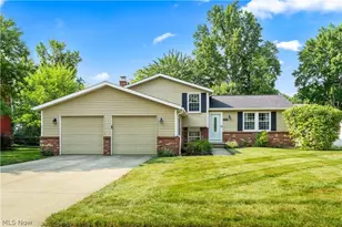 2668 Serra Vista Dr, Stow, OH 44224 - Photo 1