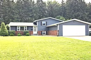 415 31st St SW, Barberton, OH 44203 - Photo 1