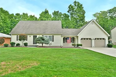 224 Old Oak Drive, Cortland, OH 44410 - Photo 1