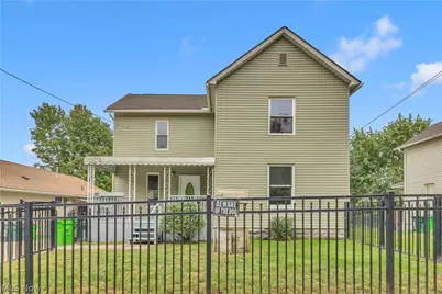 1038 W Hopocan Avenue, Barberton, OH 44203 - Photo 1