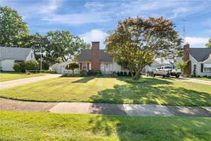 154 Hilltop Dr NW, Canton, OH 44708 - Photo 1