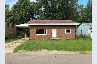 315 Gnau Avenue SW, Massillon, OH 44646 - Photo 1