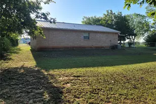 606 S Hubbard St, Alvord, TX 76225 - Photo 3
