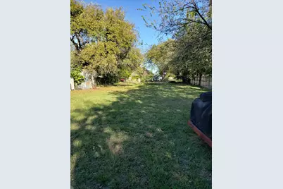 1226 E James Street, Cleburne, TX 76031 - Photo 3