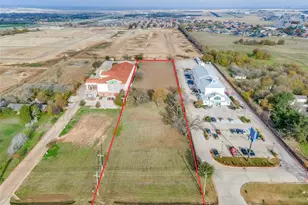 1724 W Henderson St, Cleburne, TX 76033 - Photo 1