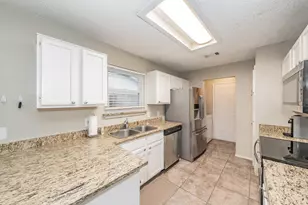 221 Kalmia Dr, Arlington, TX 76018 - Photo 11