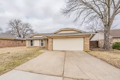 221 Kalmia Drive, Arlington, TX 76018 - Photo 3
