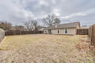 221 Kalmia Dr, Arlington, TX 76018 - Photo 37