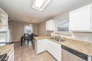 221 Kalmia Dr, Arlington, TX 76018 - Photo 17