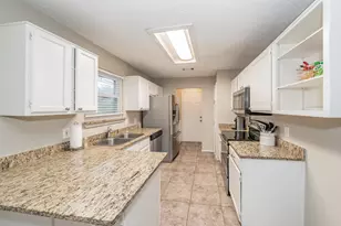 221 Kalmia Dr, Arlington, TX 76018 - Photo 13