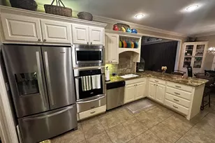 1602 Jefferson St, Bowie, TX 76230 - Photo 9