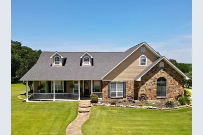 1602 Jefferson Street, Bowie, TX 76230 - Photo 1