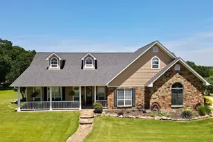 1602 Jefferson St, Bowie, TX 76230 - Photo 1