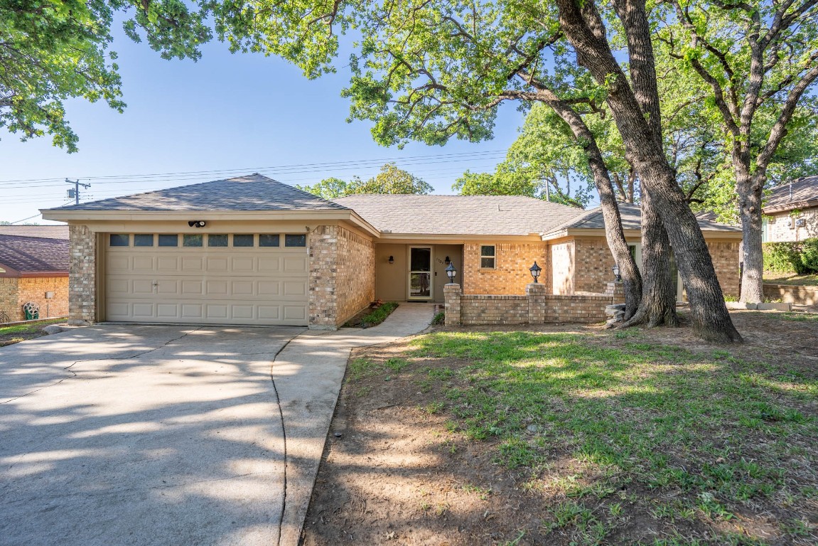 1704 Post Oak Dr, Bedford, TX 76021 - MLS 20298181 - Coldwell Banker