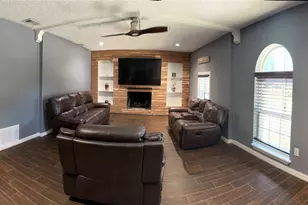1013 Las Flores Ct, Grand Prairie, TX 75052 - Photo 5