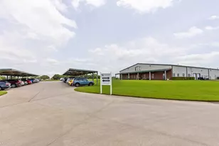 836 S Debbie Ln, Pilot Point, TX 76258 - Photo 5