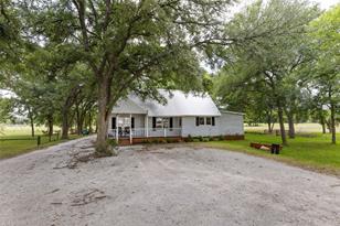 836 S Debbie Ln, Pilot Point, TX 76258 - Photo 9