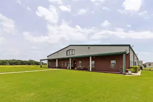 836 S Debbie Ln, Pilot Point, TX 76258 - Photo 7