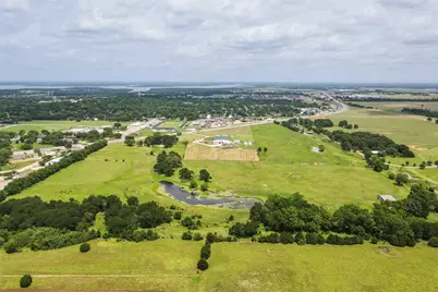 836 S Debbie Lane, Pilot Point, TX 76258 - Photo 5