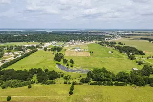 836 S Debbie Ln, Pilot Point, TX 76258 - Photo 5