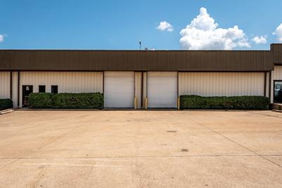 108 Industrial Drive - Photo 1