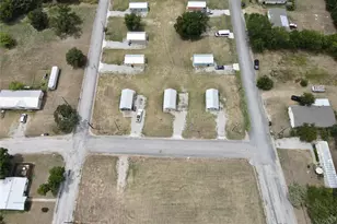 509 Ussery St, Bowie, TX 76230 - Photo 5