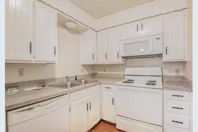 709 Pleasant Manor Manor, Burleson, TX 76028 - Photo 11
