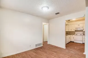 709 Pleasant Manor Manor, Burleson, TX 76028 - Photo 7