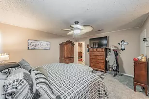 113 Hankins Dr, Azle, TX 76020 - Photo 11