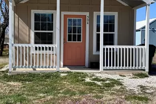 504 Green St, Bowie, TX 76230 - Photo 15