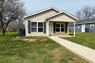 1305 Blewett St, Graham, TX 76450 - Photo 3