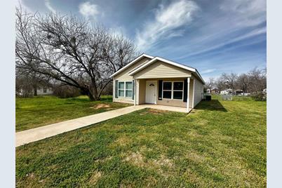 1305 Blewett Street, Graham, TX 76450 - Photo 21