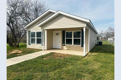 1305 Blewett Street, Graham, TX 76450 - Photo 5