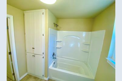 909 W 10th Street, Bonham, TX 75418 - Photo 19