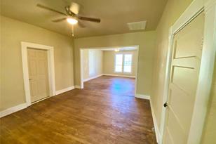 909 W 10th St, Bonham, TX 75418 - Photo 9