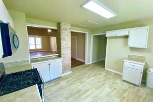 909 W 10th St, Bonham, TX 75418 - Photo 11