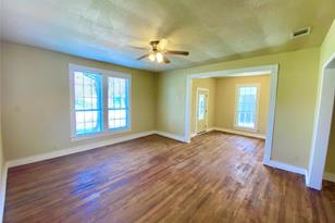 909 W 10th St, Bonham, TX 75418 - Photo 7