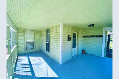 909 W 10th Street, Bonham, TX 75418 - Photo 3