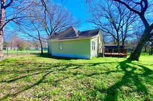 909 W 10th St, Bonham, TX 75418 - Photo 25