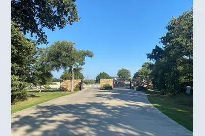 137 Heritage Springs Drive, Brock, TX 76087 - Photo 9