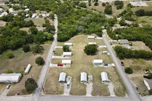 507 Ussery St, Bowie, TX 76230 - Photo 3