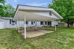 209 E Woodland St, Collinsville, TX 76233 - Photo 5