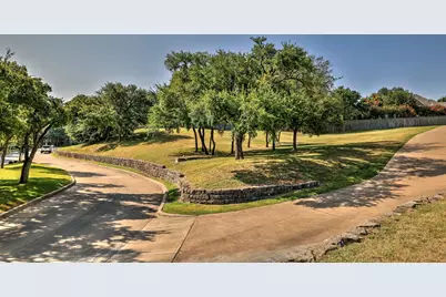 6408 Hawthorne Park Drive, Fort Worth, TX 76132 - Photo 3