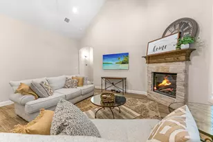 1300 Highland Park Cir, Granbury, TX 76048 - Photo 9