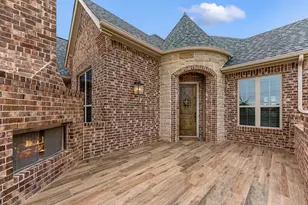 1300 Highland Park Cir, Granbury, TX 76048 - Photo 3