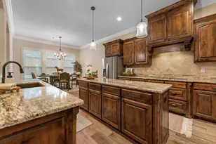 1300 Highland Park Cir, Granbury, TX 76048 - Photo 7