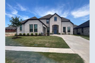 136 Bowling Green Avenue, Red Oak, TX 75154 - Photo 1