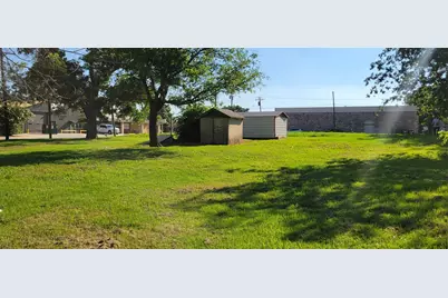 209 E 1st Street, Springtown, TX 76082 - Photo 3
