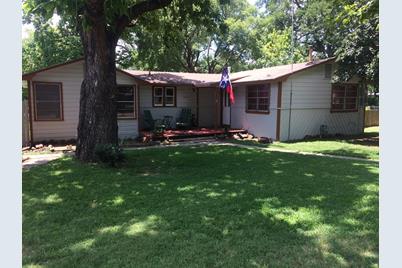 414 E Hughes Street, Collinsville, TX 76233 - Photo 1