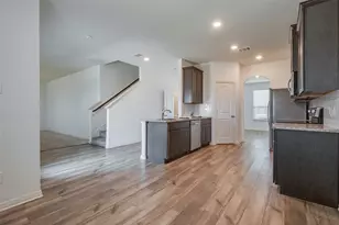 7525 Pleasant Oaks St, Fort Worth, TX 76120 - Photo 11